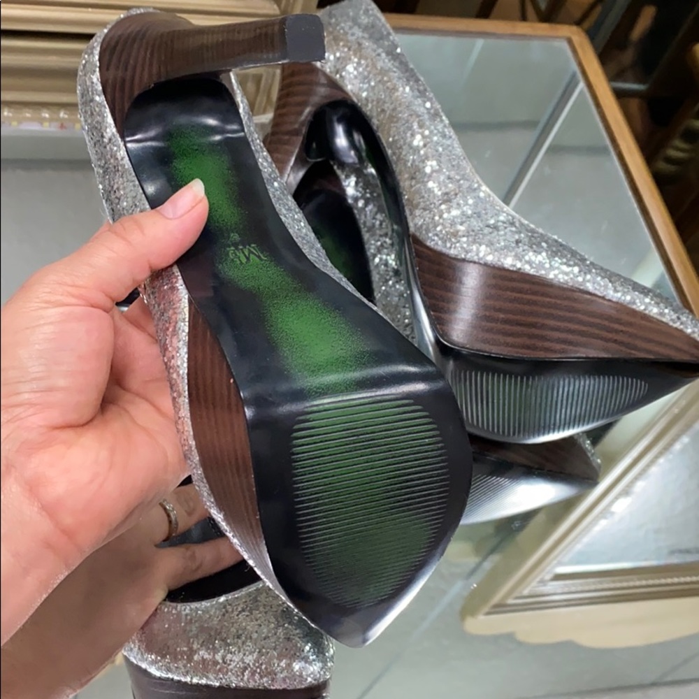 High Heels - Picture 7 of 8
